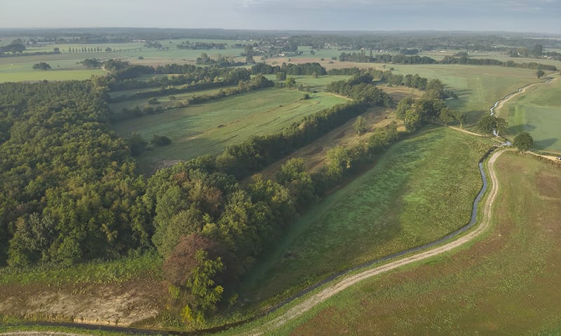 Luchtfoto Lampenbroek met licht kronkelende Verloren Beek Luchtfoto Lampenbroek met licht kronkelende Verloren Beek