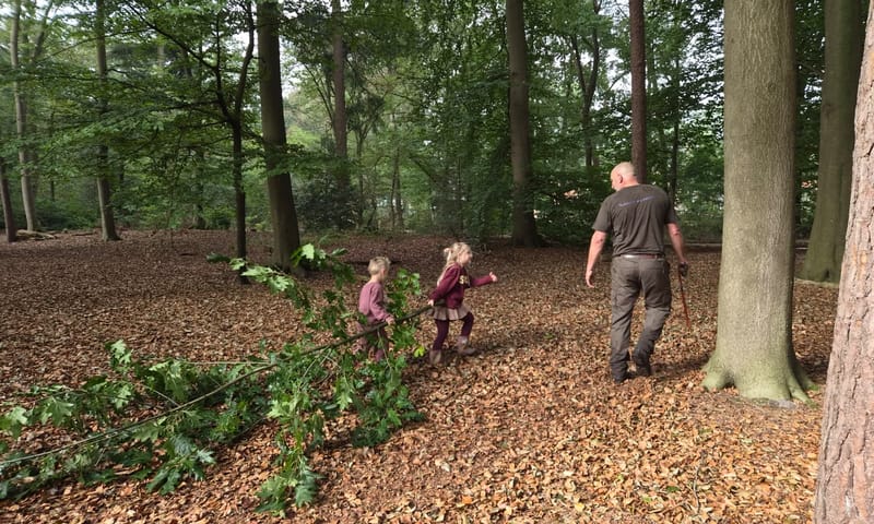 kinderen helpen natuurbeheer
