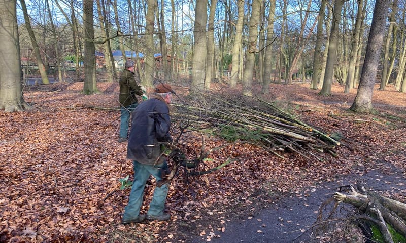 Slepen met takken