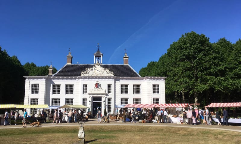 Brocante en curiosamarkt op Beeckestijn