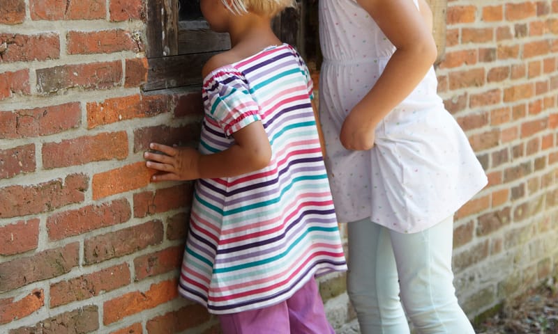 Gluren in boerderij De Bommelas