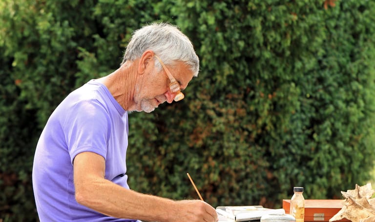 Kunstenaar Harm Echten aan het werk. Foto: Okko Vos