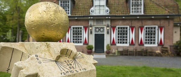 Zonnewijzer op Landgoed de Slotplaats