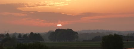 Wandelen in de Dintelse Gorzen bij avondrood