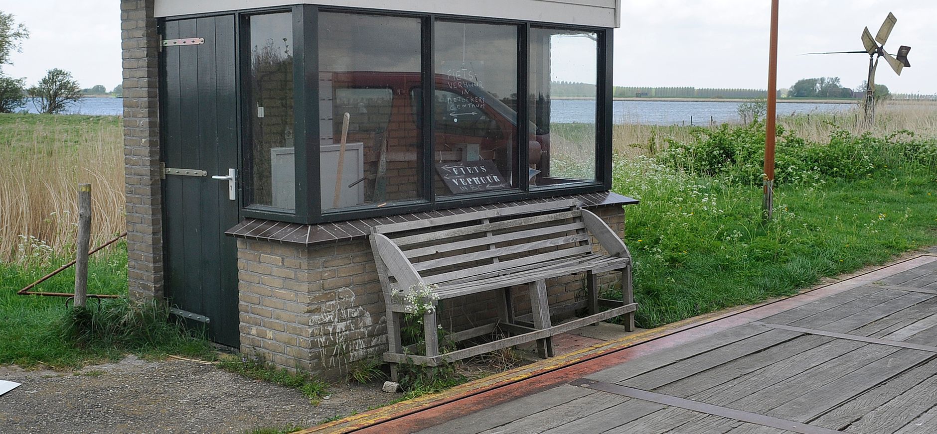 Havens, sluizen, muraltmuren en weegbruggen op Tiengemeten