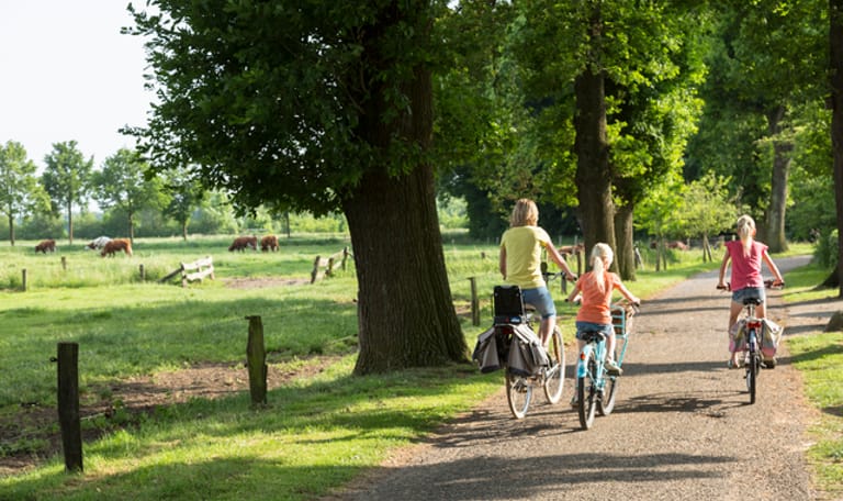 Fietsroute Hazelbekke en Beneden-Dinkeldal, vlakbij Ootmarsum in Twente