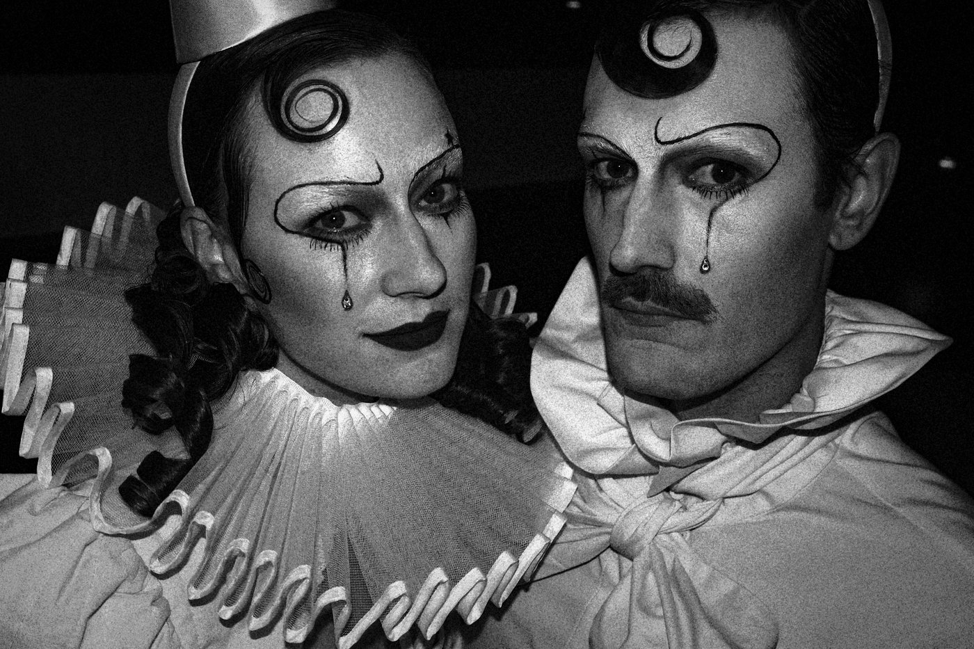 two mimes next to each other