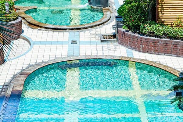 室外水疗池
