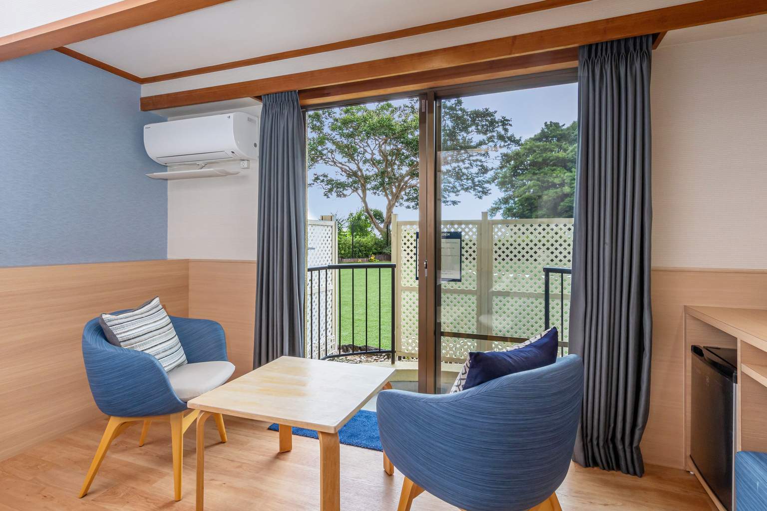 [Directly connected to the dog run] Japanese modern twin room (2 rooms)