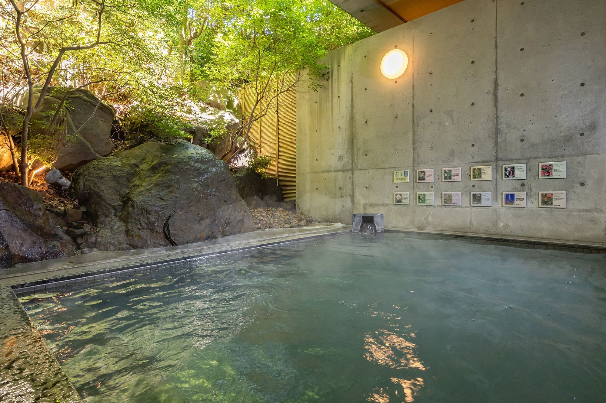 Hot springs bathhouse "Hanaizumi no Yu"