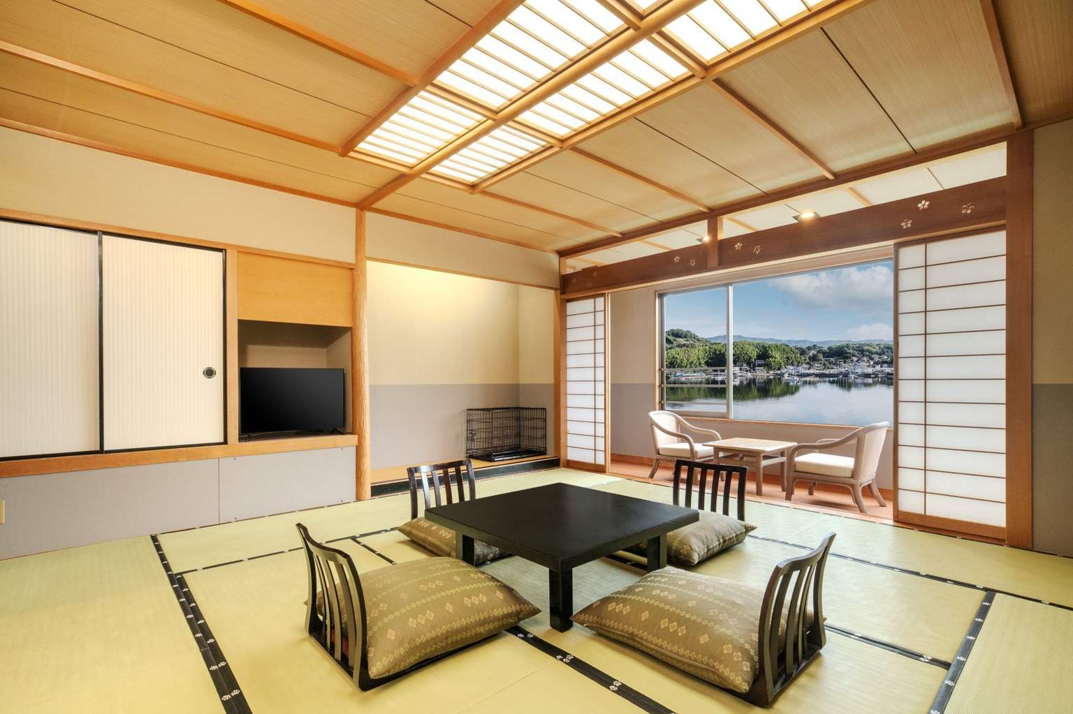 [Lake View] Japanese-style room, 12.5 tatami mats