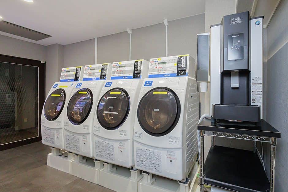Laundry room, ice maker, vending machine