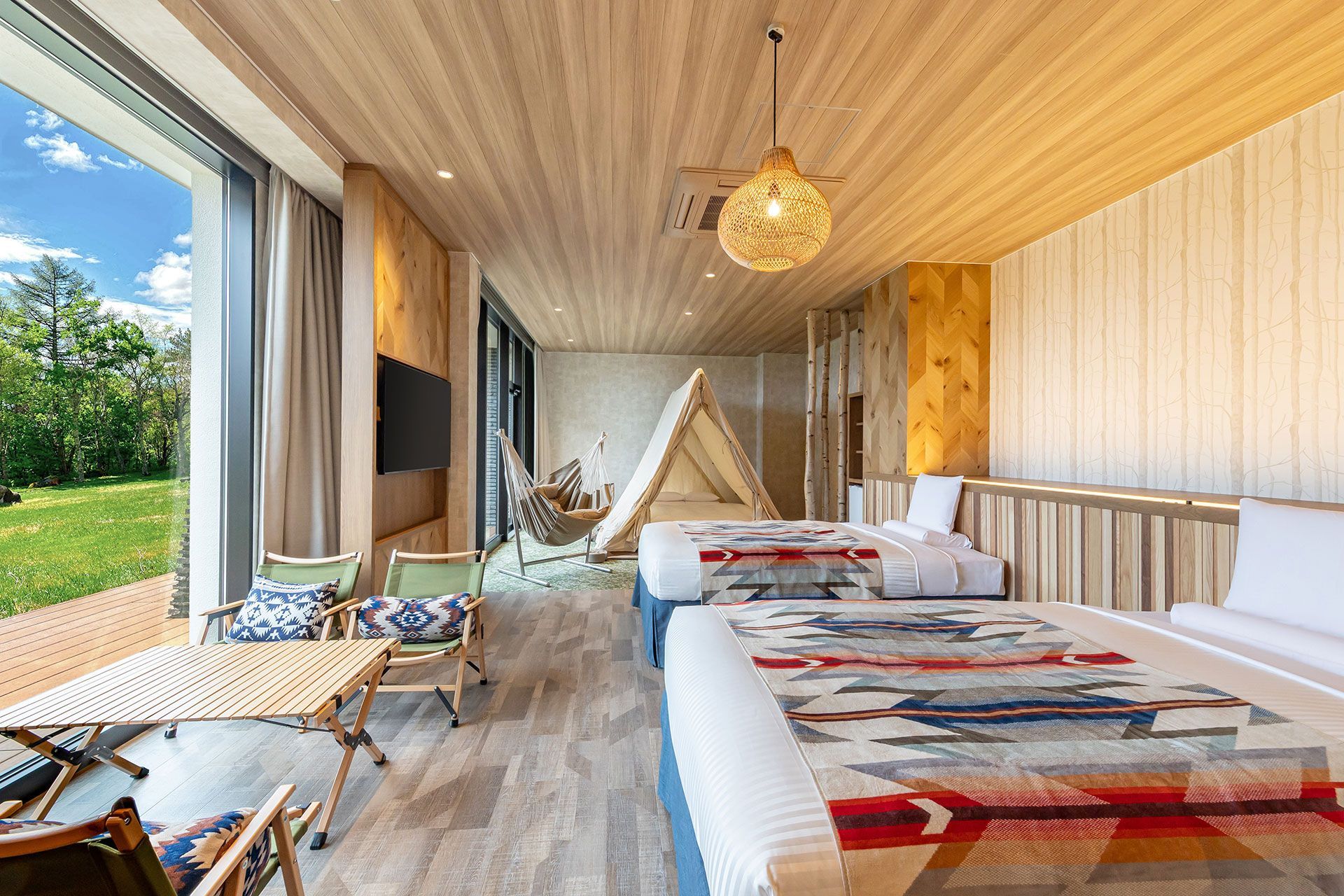 SPACES & AMBIANCE