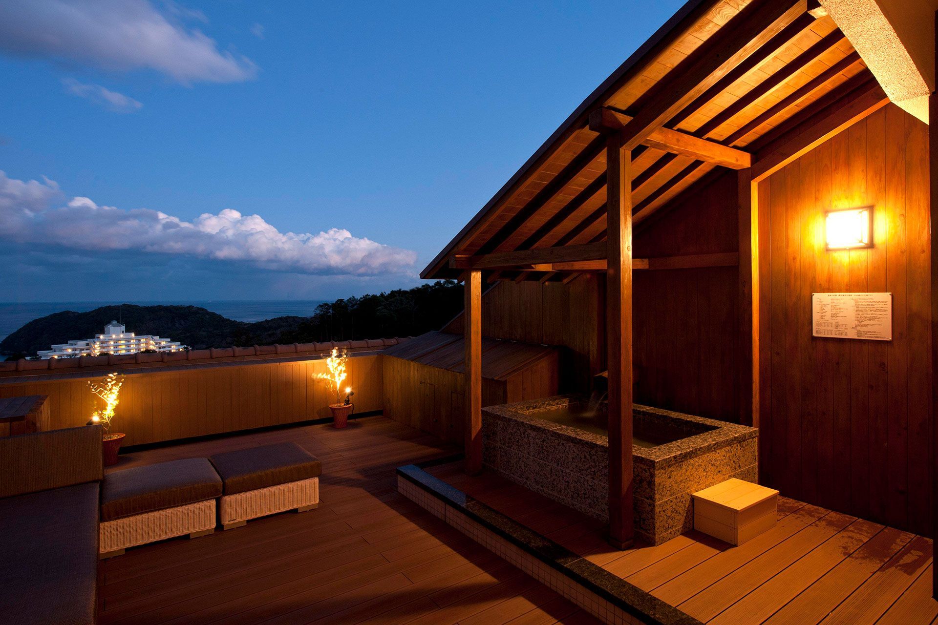 SPACES & AMBIANCE