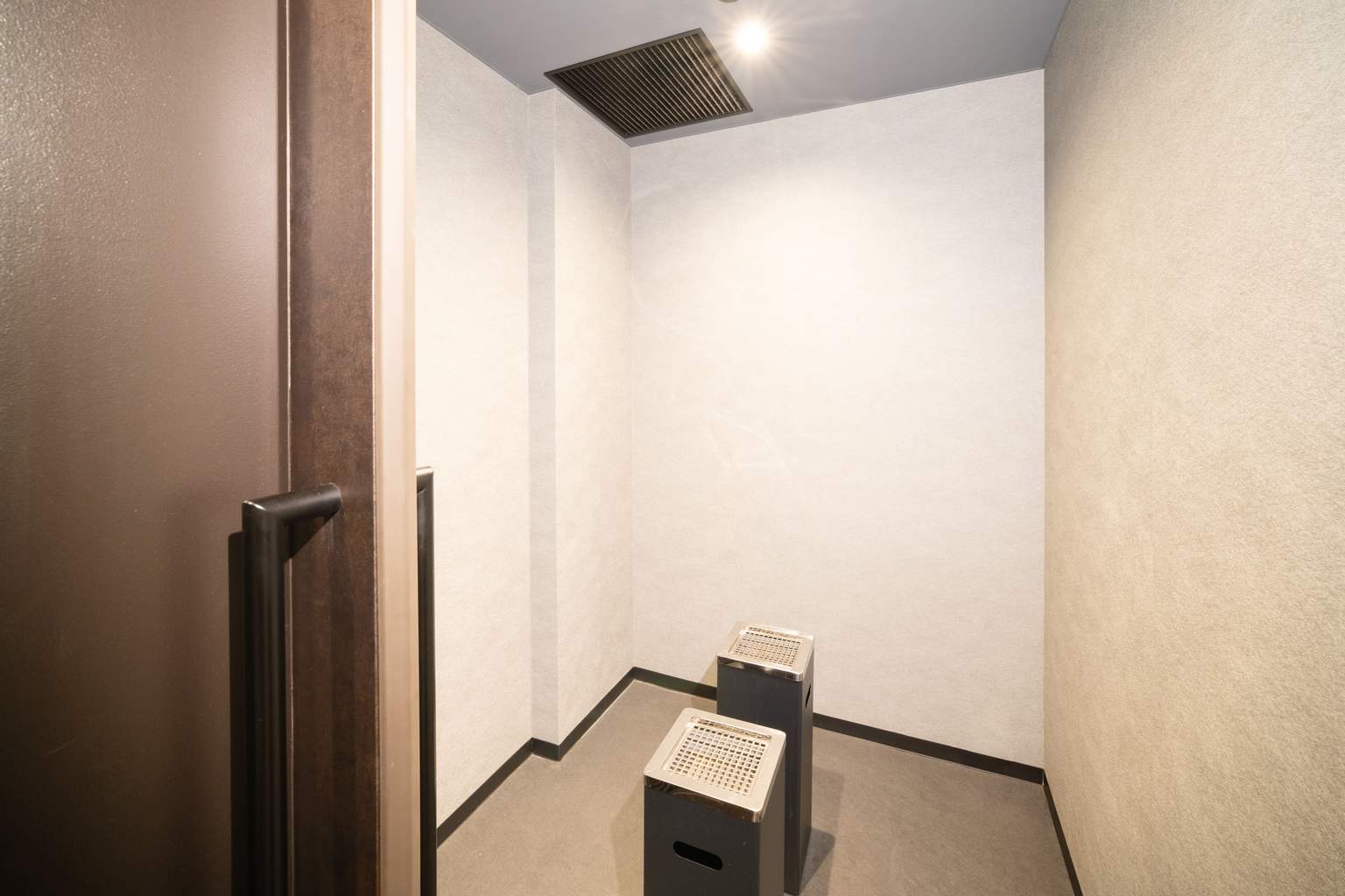 喫煙スペース - 0