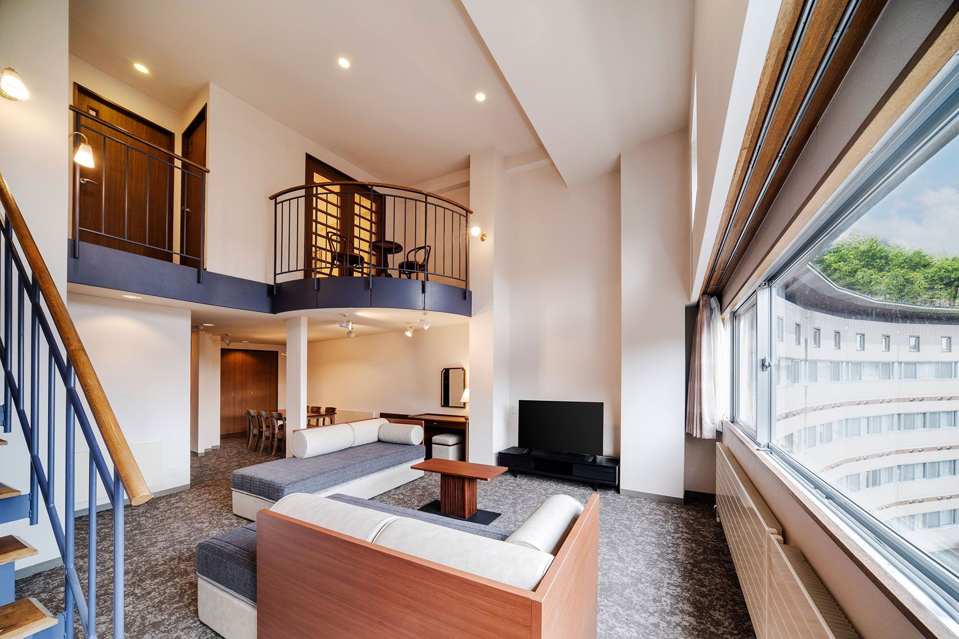 SPACES & AMBIANCE