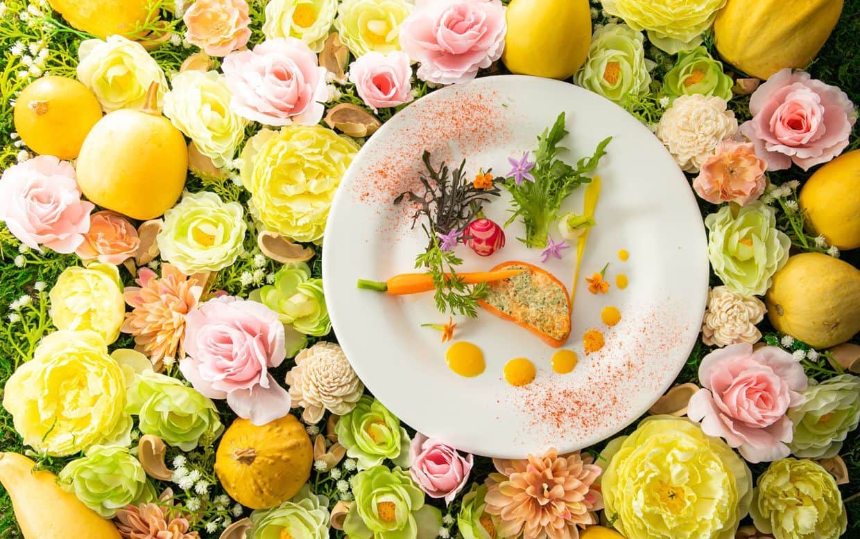 アートのようなお料理を slide 1