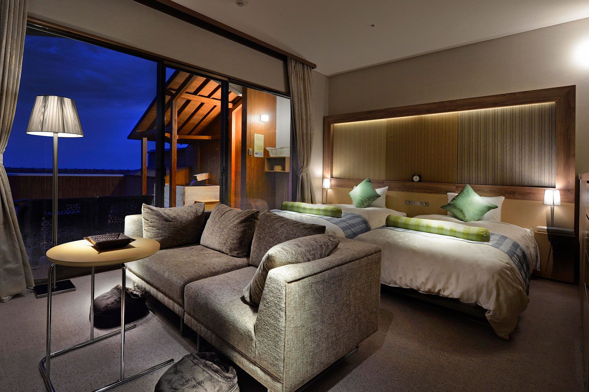 SPACES & AMBIANCE