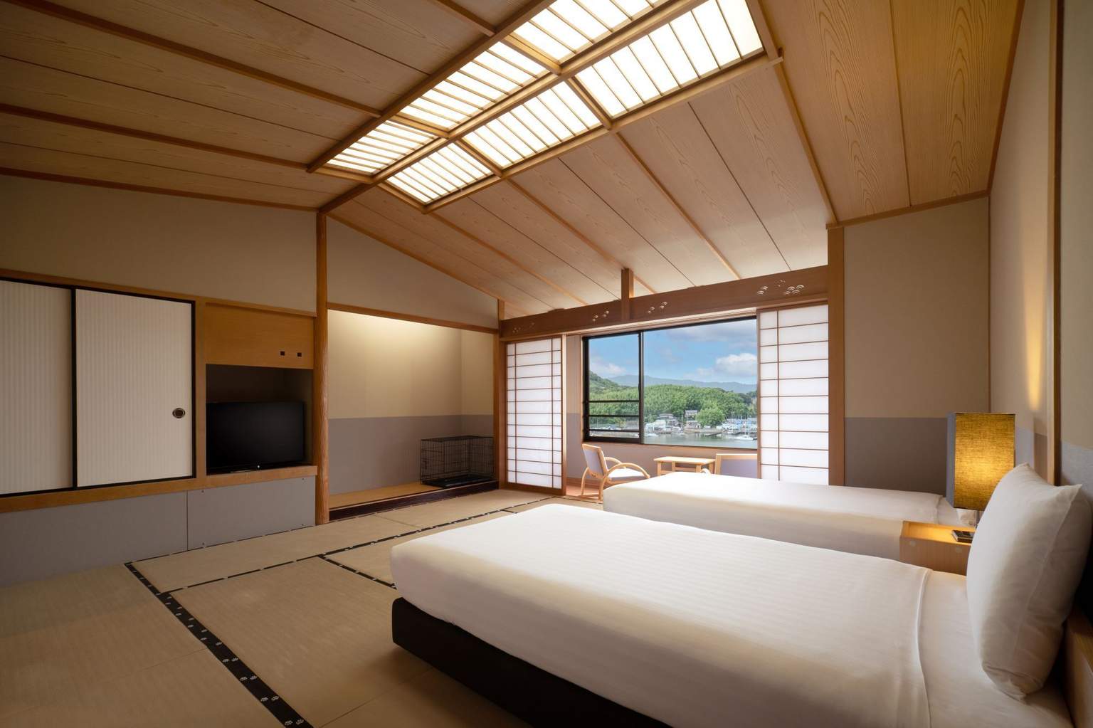 [Upper Floor Lake View] Japanese Modern Twin Room (3 rooms)