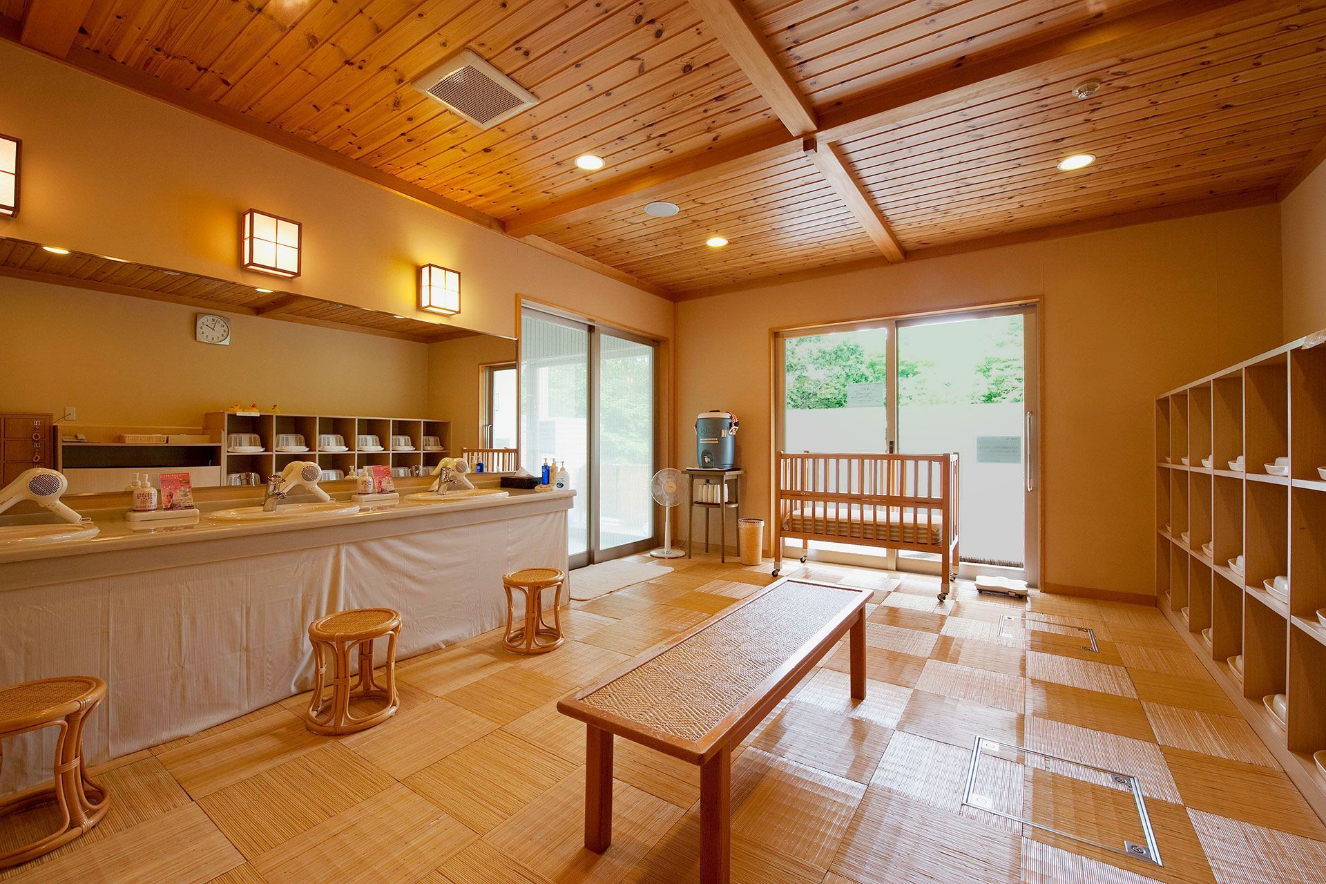 SPACES & AMBIANCE