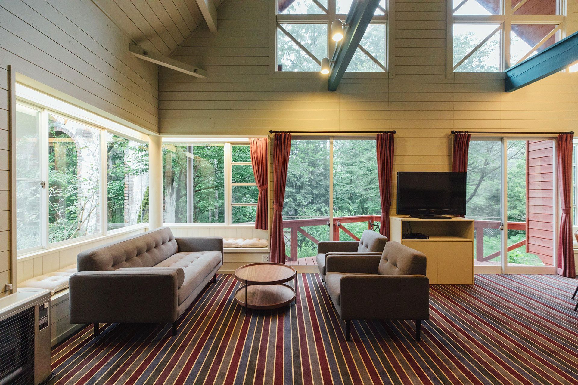 SPACES & AMBIANCE