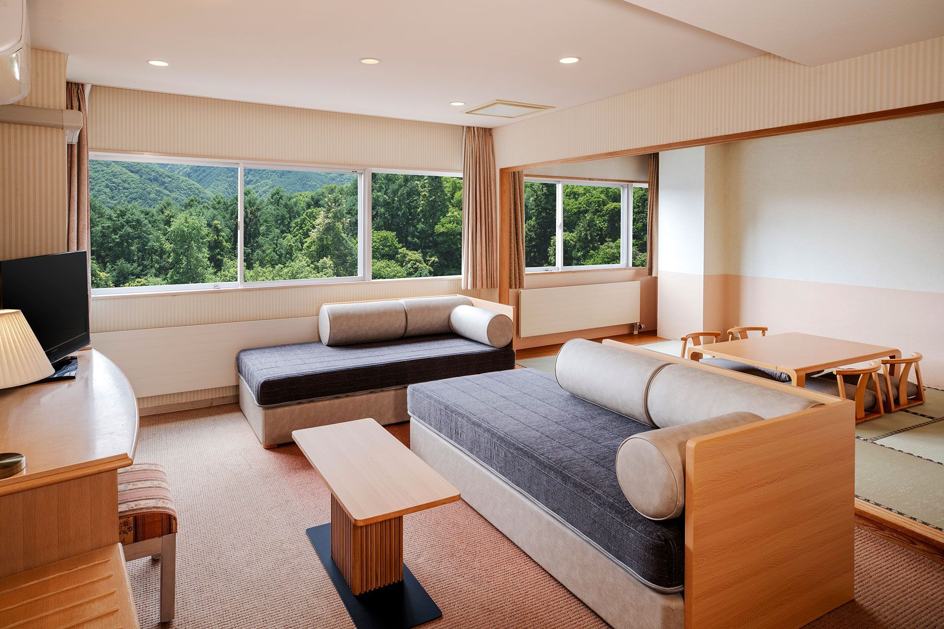 SPACES & AMBIANCE