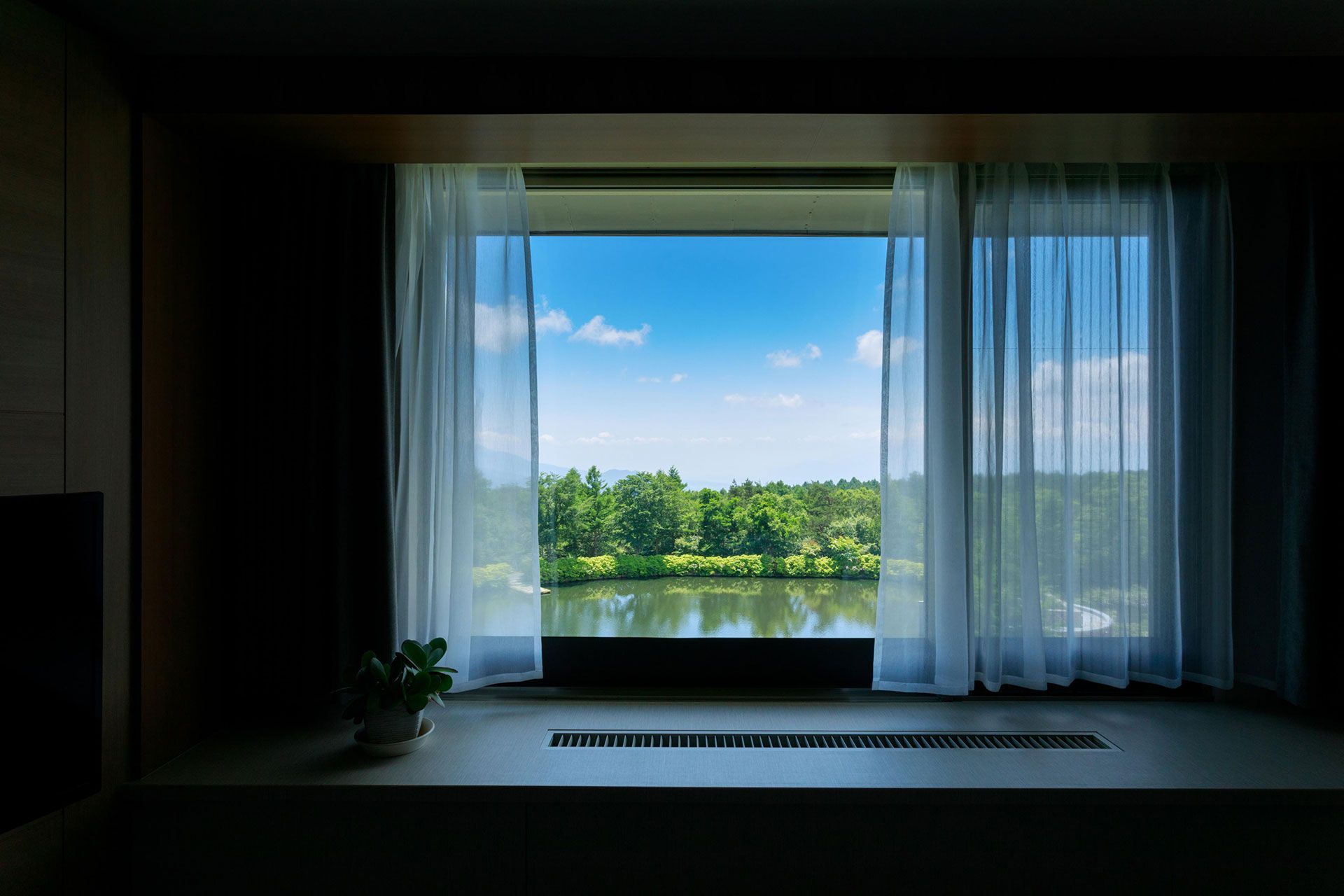SPACES & AMBIANCE