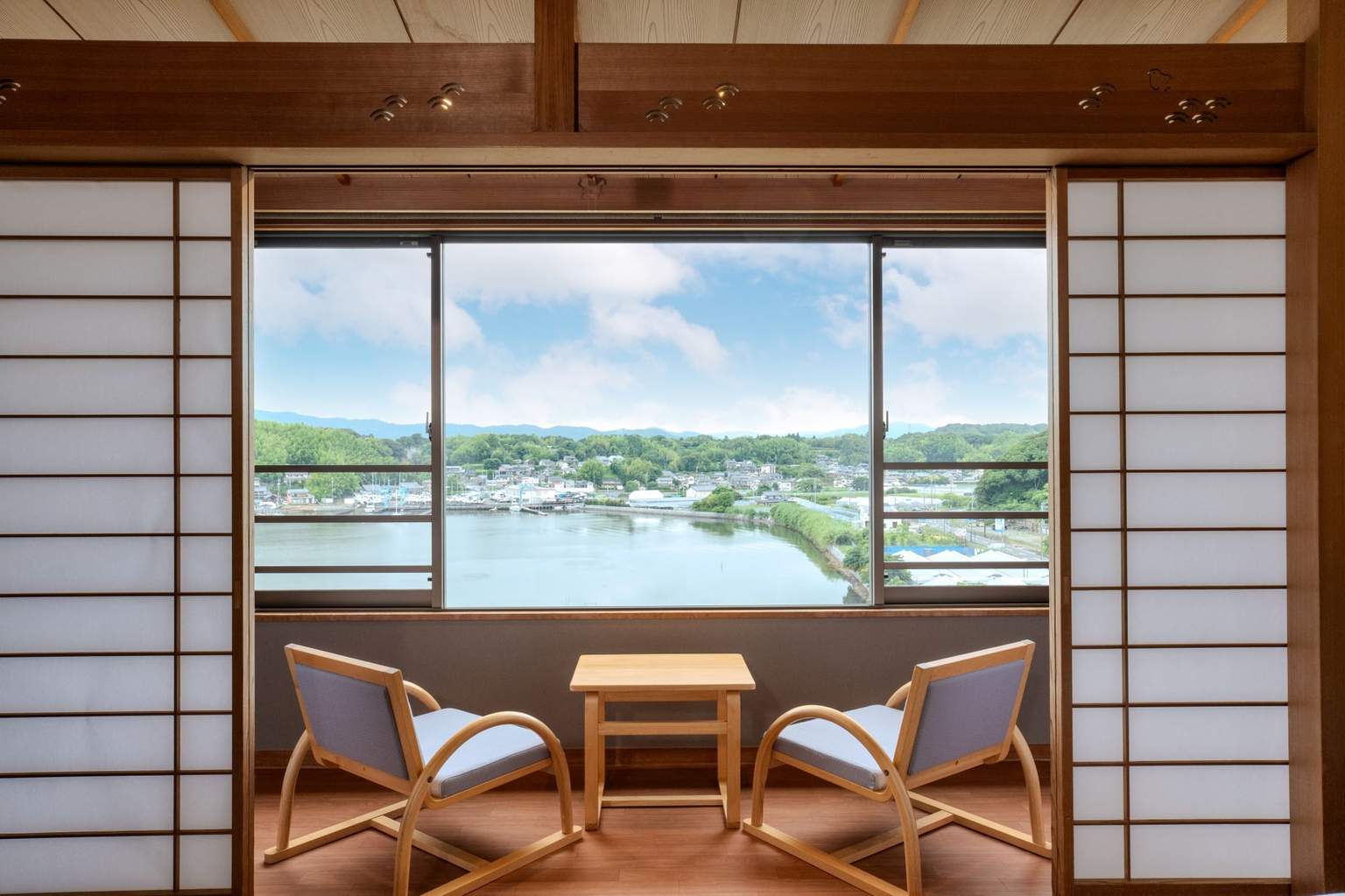 [Upper Floor Lake View] Japanese Modern Twin Room (2 rooms)