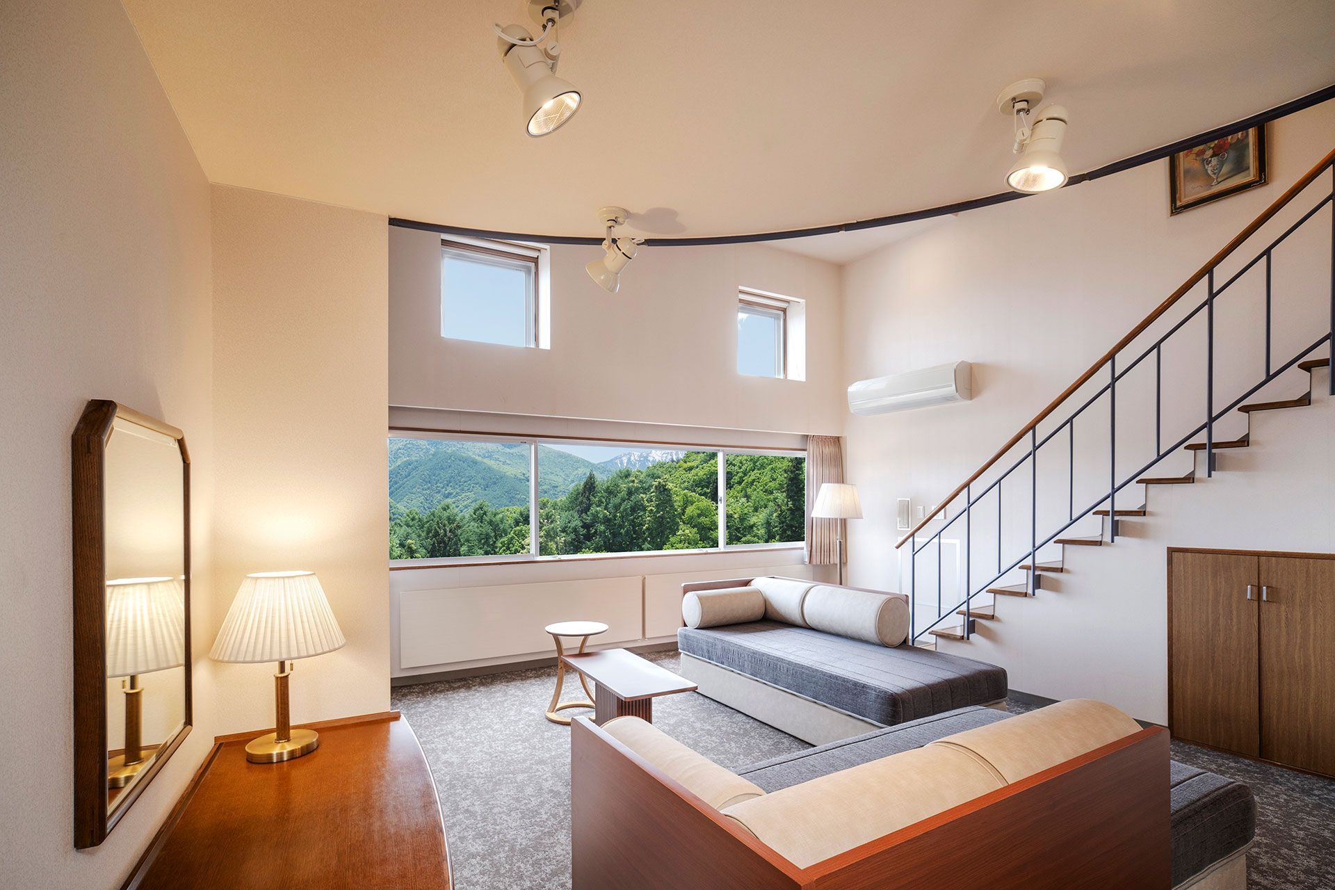 SPACES & AMBIANCE