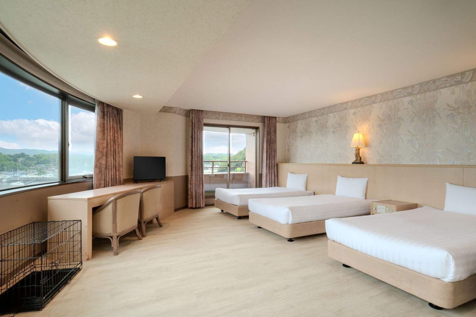 [Lake View] Panoramic Corner Triple Room 2