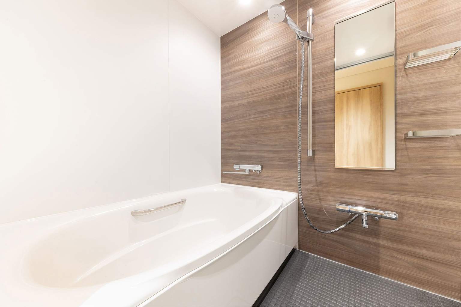 Deluxe Family Room (with bathroom) 3