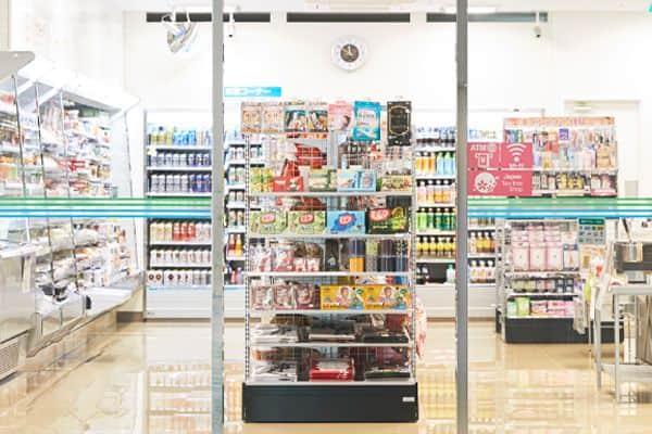 自動販売機・コンビニエンスストア（ファミリーマート）