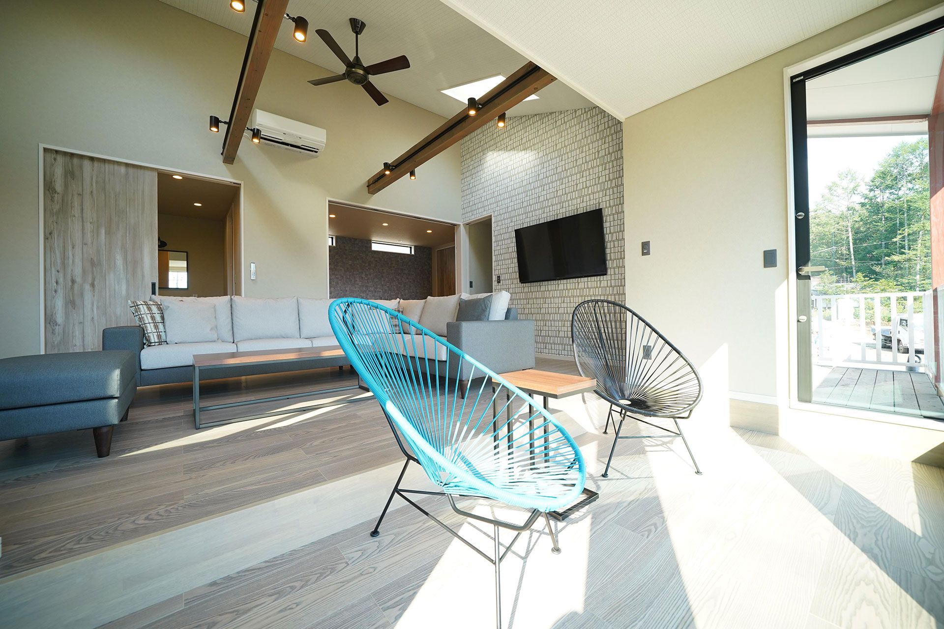 SPACES & AMBIANCE