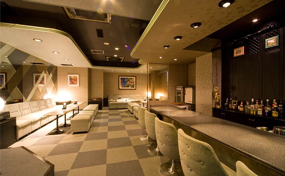 Karaoke club 'Queen Bee'