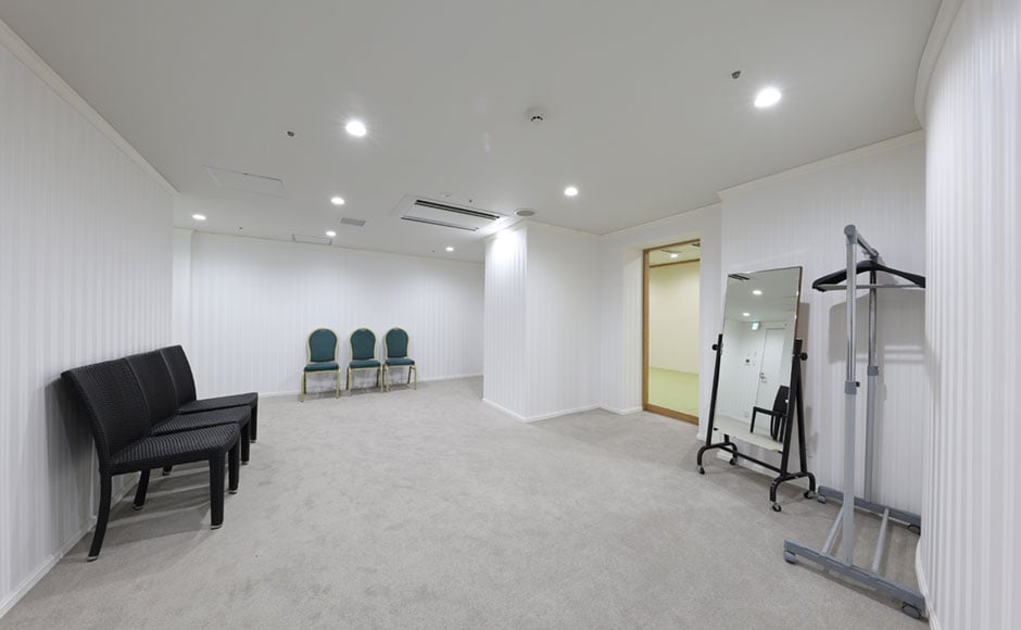 Men's and women's changing rooms - 0