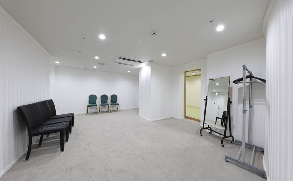 Men's and women's changing rooms - 0