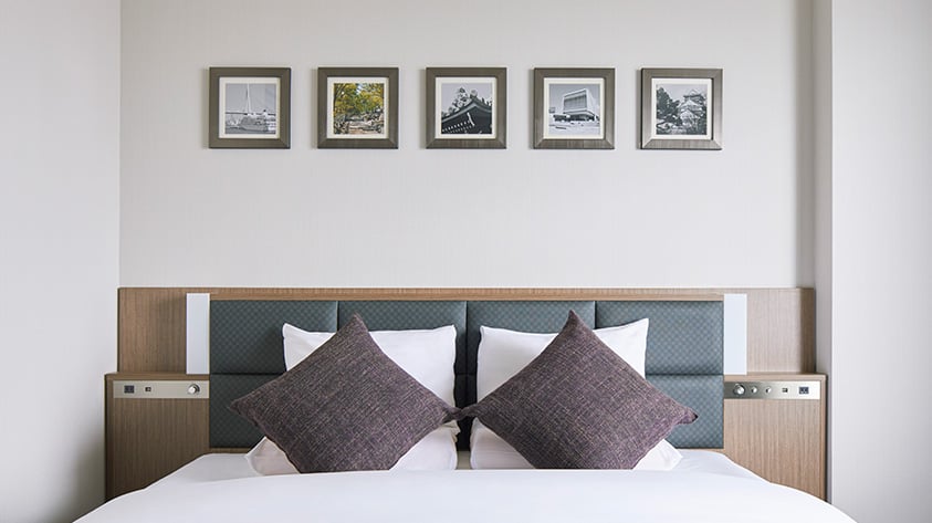 日本未発売 ウエッジヘッドボード枕 海外インテリア ホテルライク グレー系 中古 日本未発売 ウエッジヘッドボード枕 海外インテリア ホテルライク