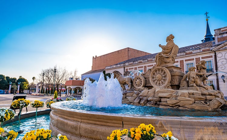 スペインの村落風景 スペインの村落風景 スペインの最も美しい村」を紹介！断崖の