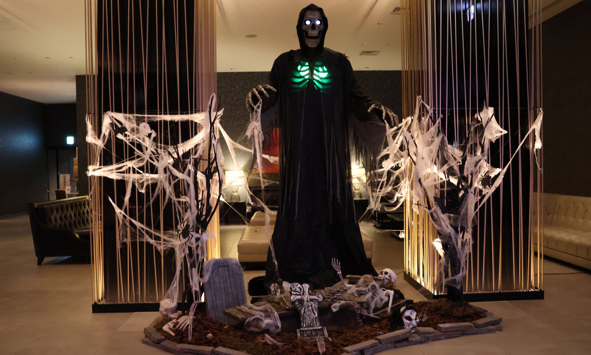All Hallow's Eve～巨大スケルトンと彷徨う亡霊が待つ、恐怖と