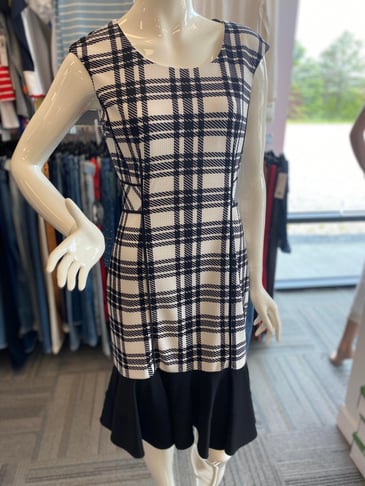 Frank Lyman Robe carreautée noir et blanc bas à volants