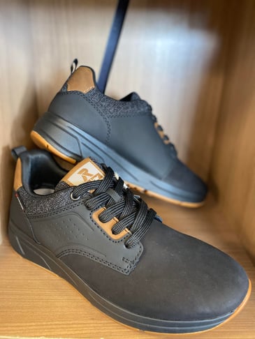 RIEKER SOULIER NOIR AVEC LAINE