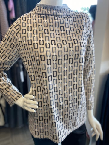 TRISHA TYLER HAUT MOCK NECK AVEC MOTIF CHAINE