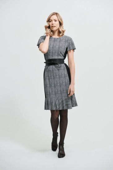 JOSEPH RIBKOFF ROBE COL ROND MANCHE COURTE VOLANT AVEC CEINTURE