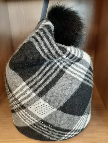 MITCHIE'S TUQUE EN TRICOT NOIR/GRIS/BLANC AVEC DIAMANT ET POMPON
