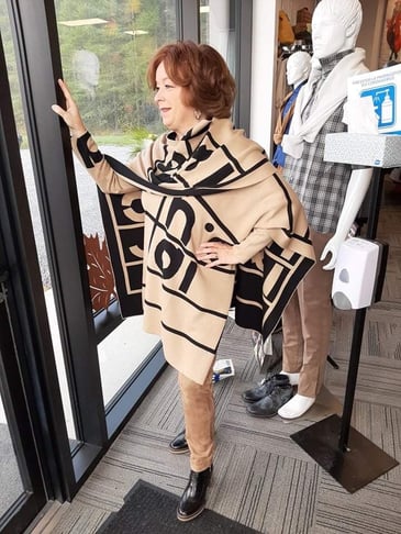 RABE CHÂLE EN TRICOT NOIR ET CAMEL RÉVERSIBLE