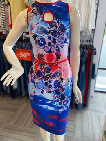 JOSEPH RIBKOFF ROBE SANS MANCHE IMPRIMÉ CEINTURE ROUGE
