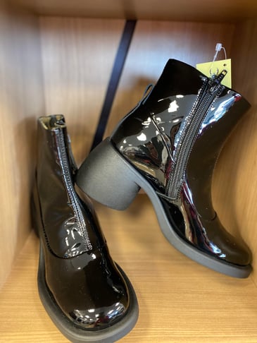 FLY LONDON BOTTE COURTE TALON ROND CUIR VERNI