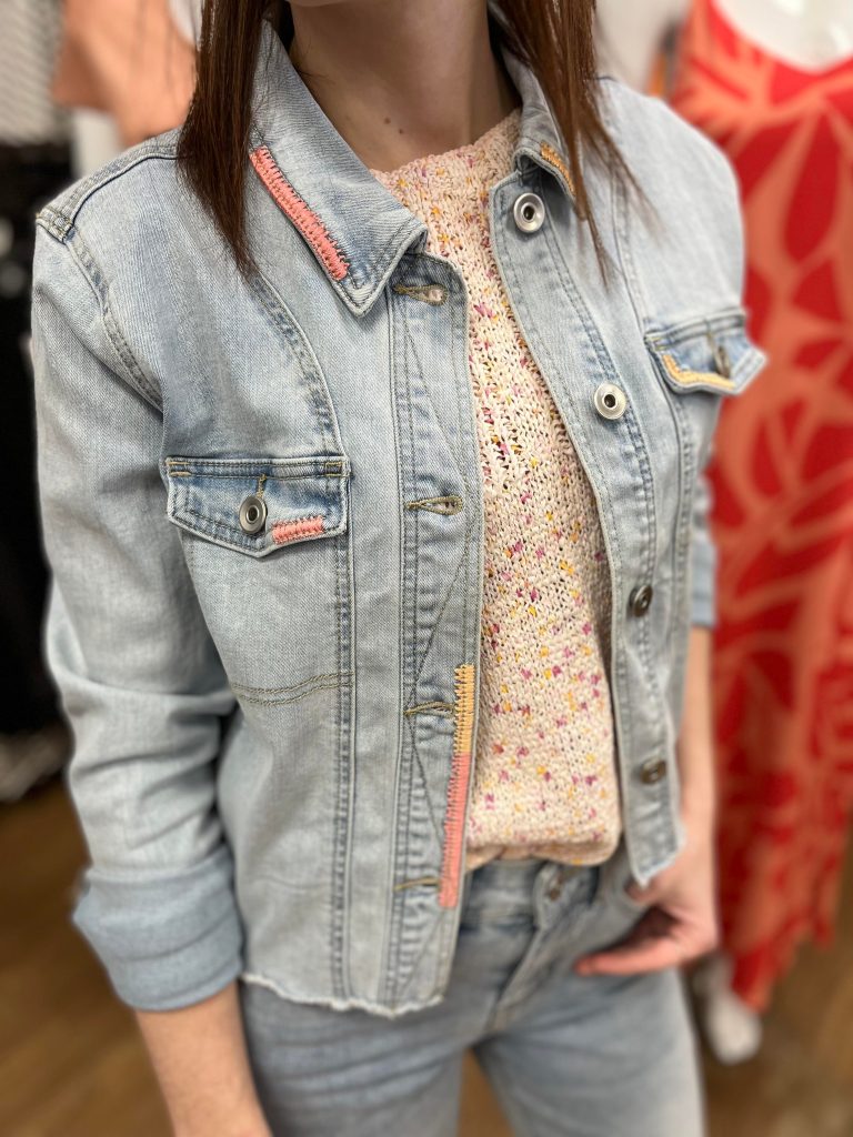 Tribal Veste de jeans details roses Specialites Feminines et Masculines