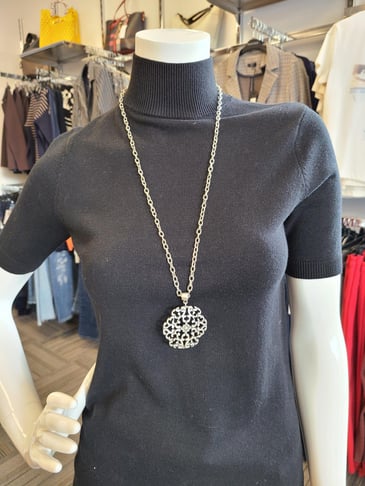 SAZZU COLLIER LONG EN CHAÎNE PENDENTIF ROND TRAVAILLÉ