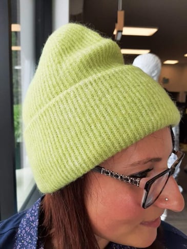 WHITE STUFF TUQUE EN TRICOT VERT LIME AVEC GROS REBORD